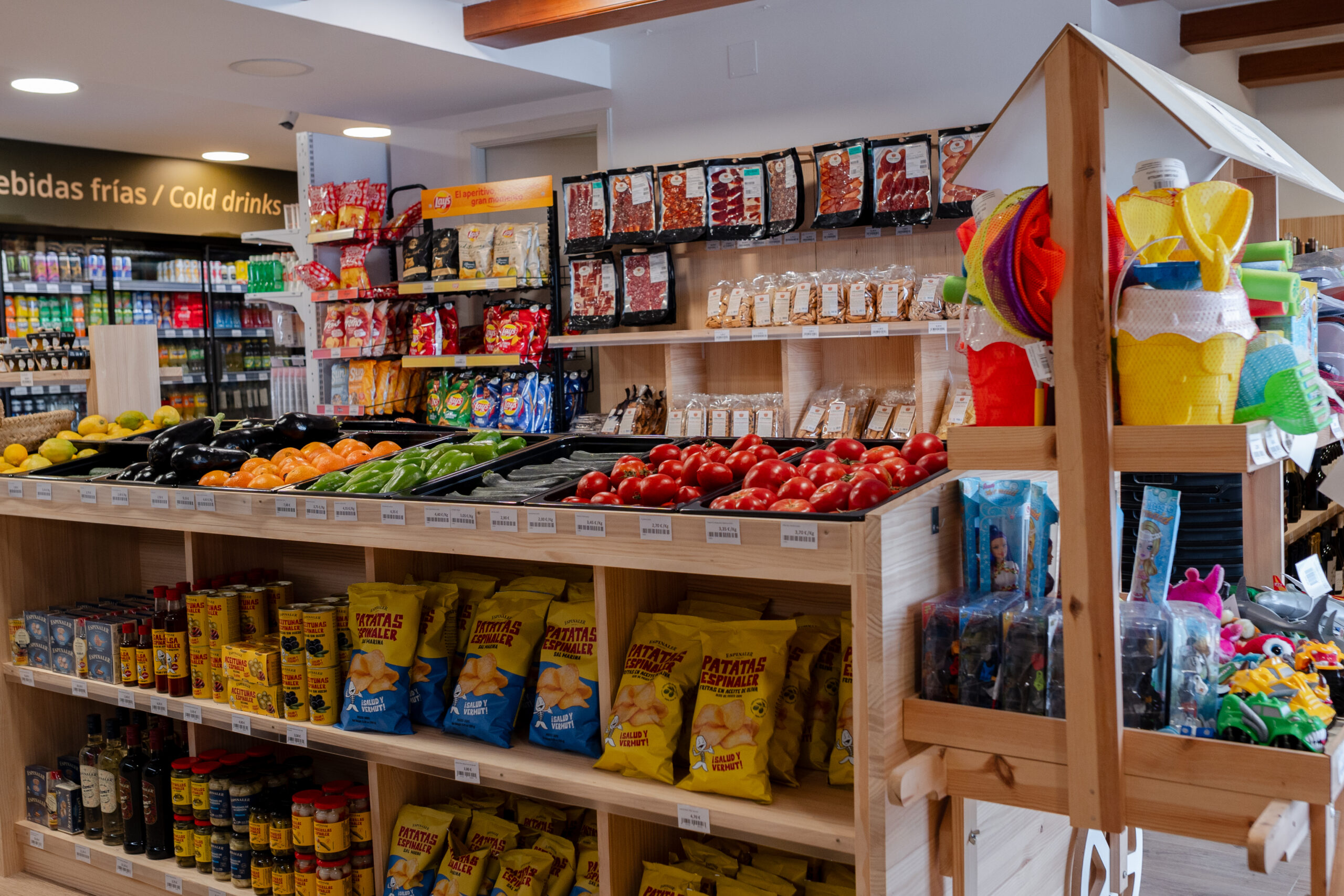 s’Aturadeta, el minimarket de referencia en Menorca: todo lo que puedes comprar en una sola parada