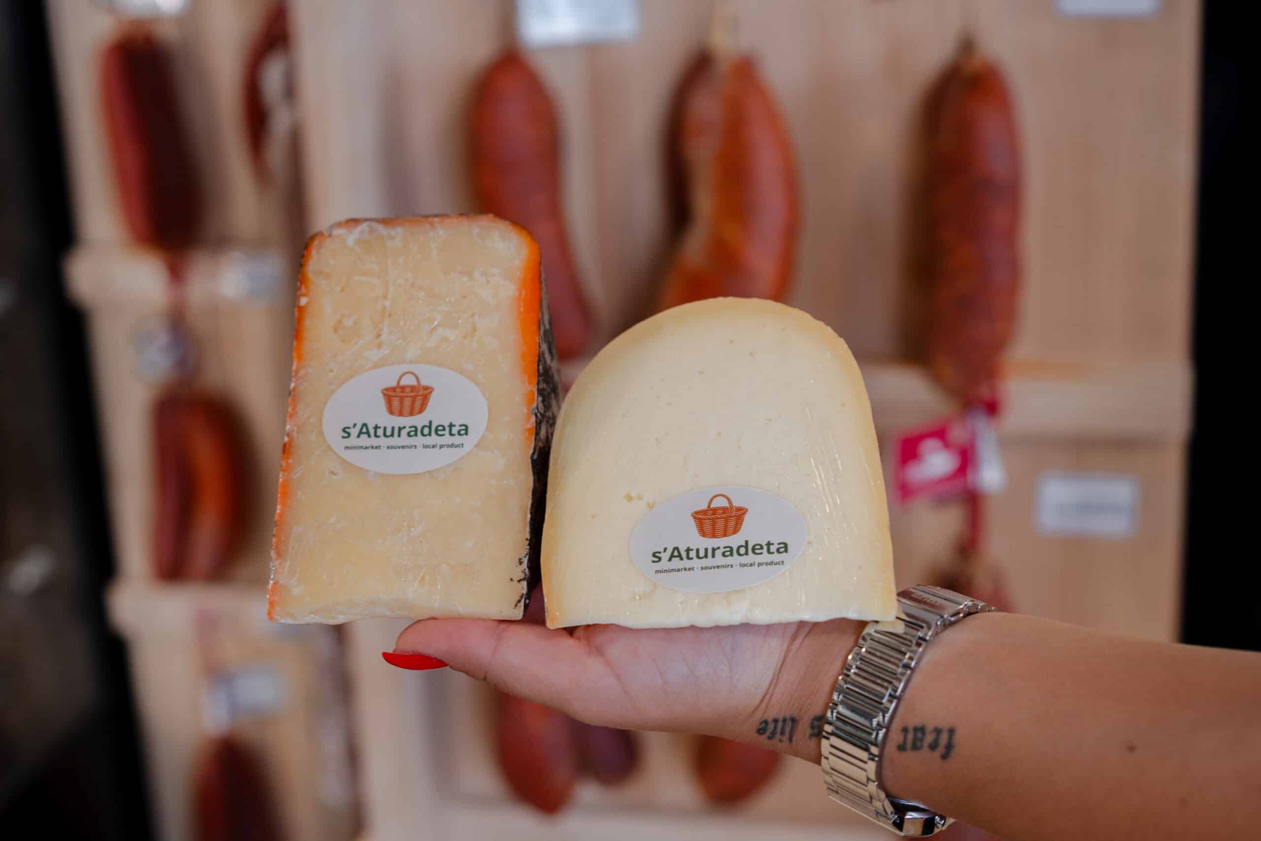 Queso Mahón-Menorca D.O.P. curado artesano en s'Aturadeta