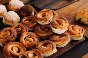 Ensaimada en Menorca: cómo elegir una buena y dónde comprarla