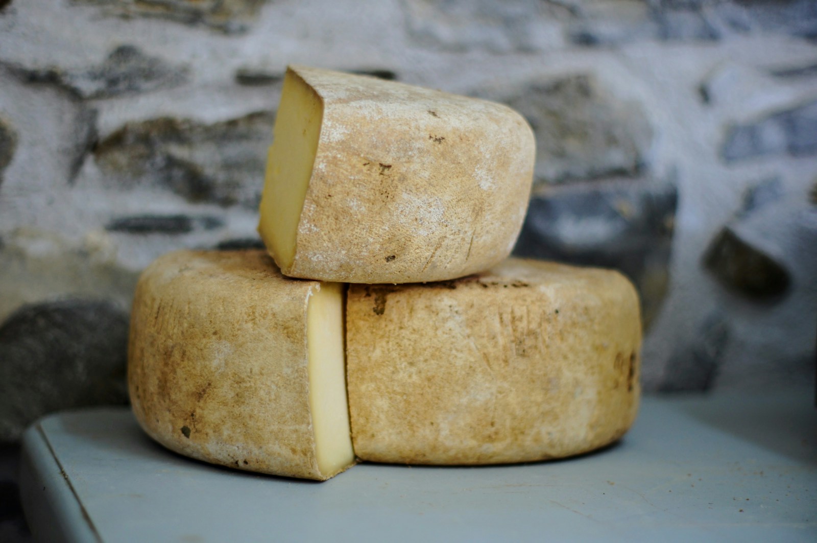 How to Choose the Best Mahón-Menorca PDO Cheese for Travel